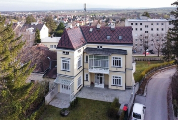 Repräsentative Jahrhundertwende-Villa in Bad Vöslau – Wohnen/Büro, 2540 Bad Vöslau (Österreich), Haus