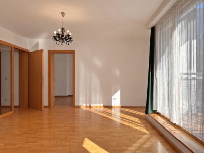 Sehr große 2-Zimmer-Wohnung mit überdachtem Abstellplatz, 6500 Landeck, Etagenwohnung